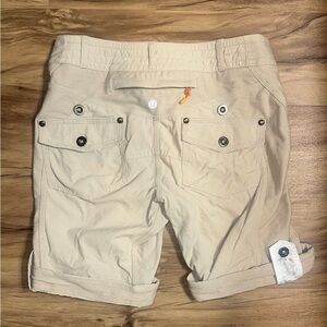 Lululemon Shorts Women’s Size 4 Hiking Running Athleisure Casual Tan